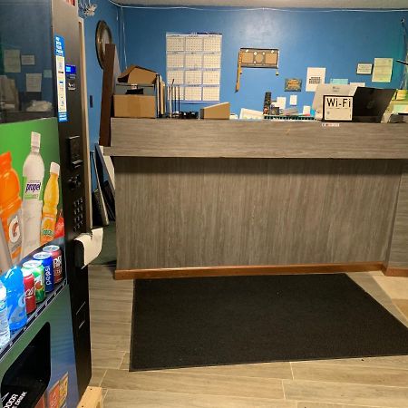 Tiki Lodge Mchenry - Downtown موديستو، كاليفورنيا المظهر الخارجي الصورة