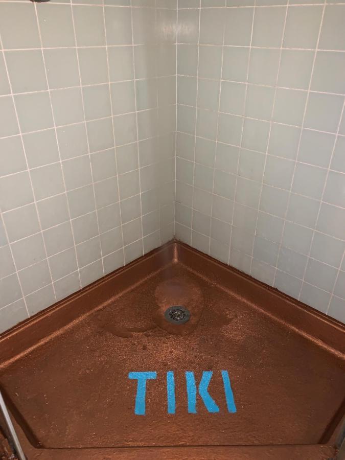 Tiki Lodge Mchenry - Downtown موديستو، كاليفورنيا المظهر الخارجي الصورة